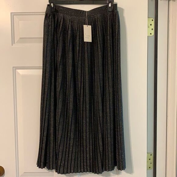 silver metallic pleated skirt - Picture 1 of 7